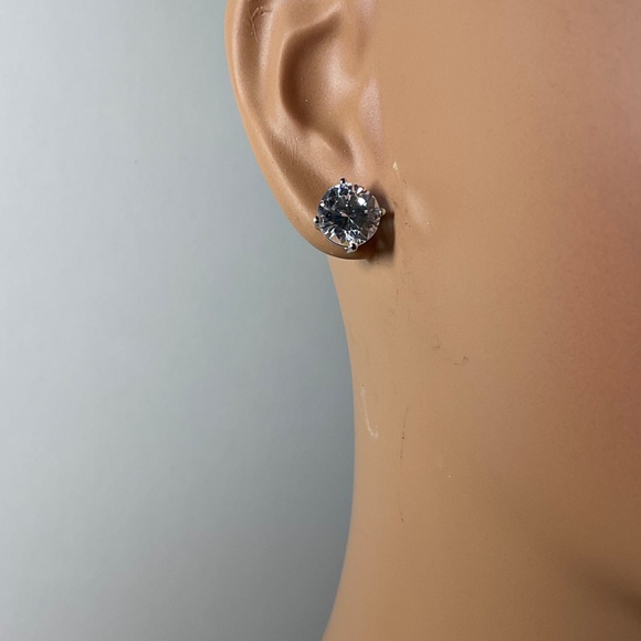 Jewelry - Sterling Silver Stud Earrings with a clear stone